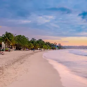 Hostal Drifters@one Mile Negril